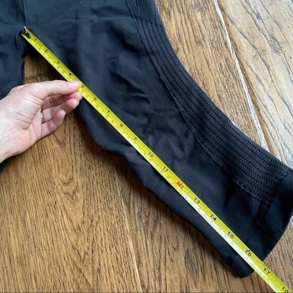 Lululemon Ebb And Flow Crop II Black size 6 - Picture 12 of 15